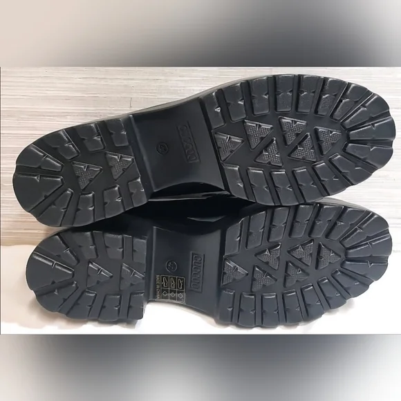 Patten Platform Shoes with Gold Decorative Buckel - Picture 6 of 8